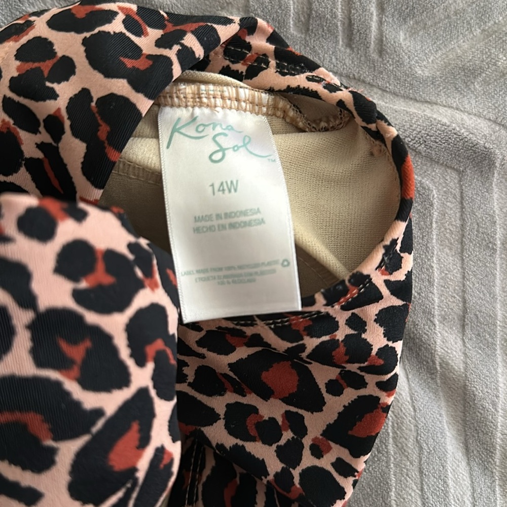 Kona Sol leopard 1 piece bathing suit - Picture 7 of 7